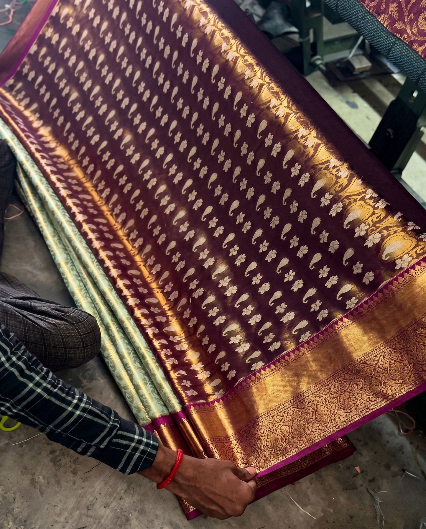 Ashita - Elegant Dual Tone Silk Saree With Rich Zari Work