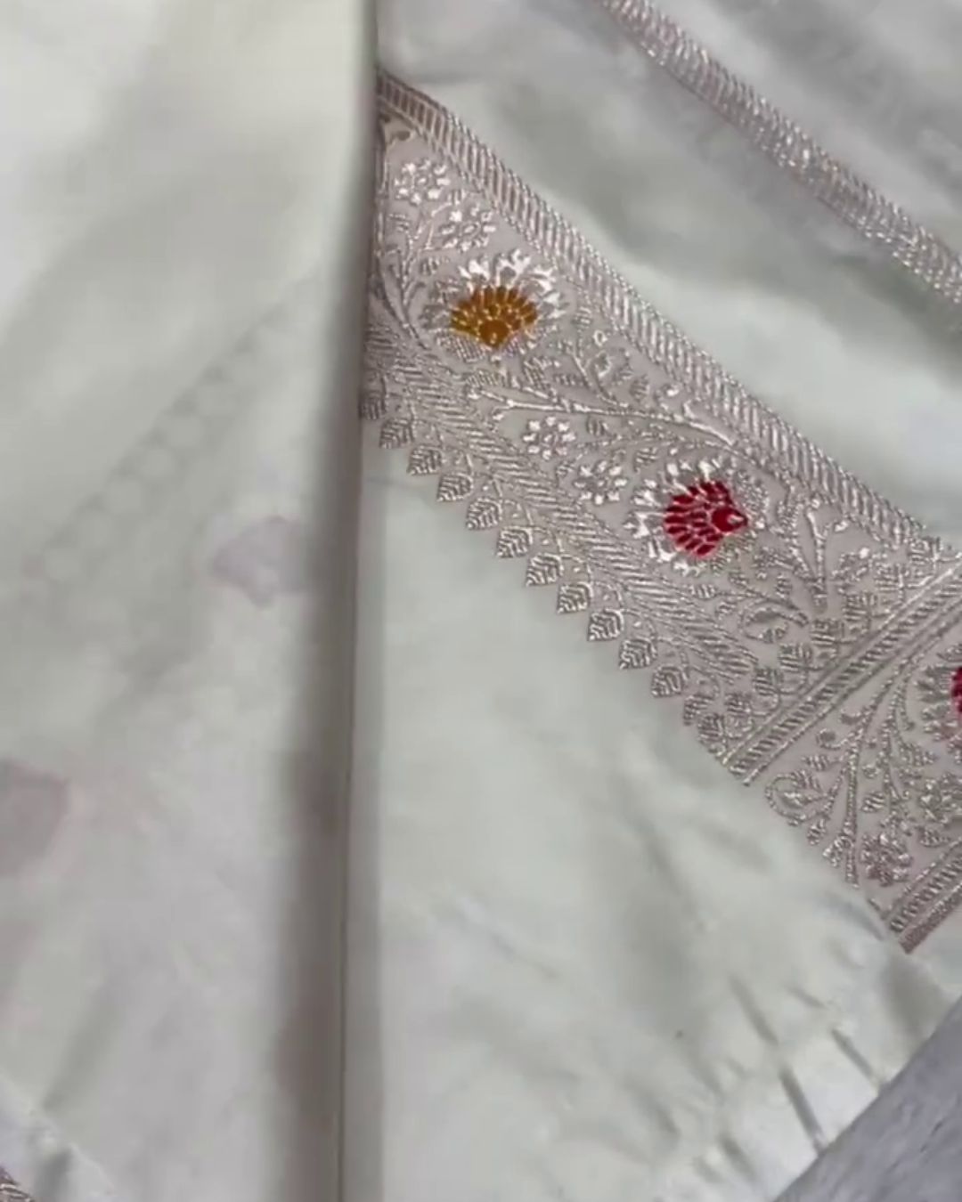 Mrinalini – White Satin Mashru Banarasi Saree with Meena Buta and Floral Zari Pallu