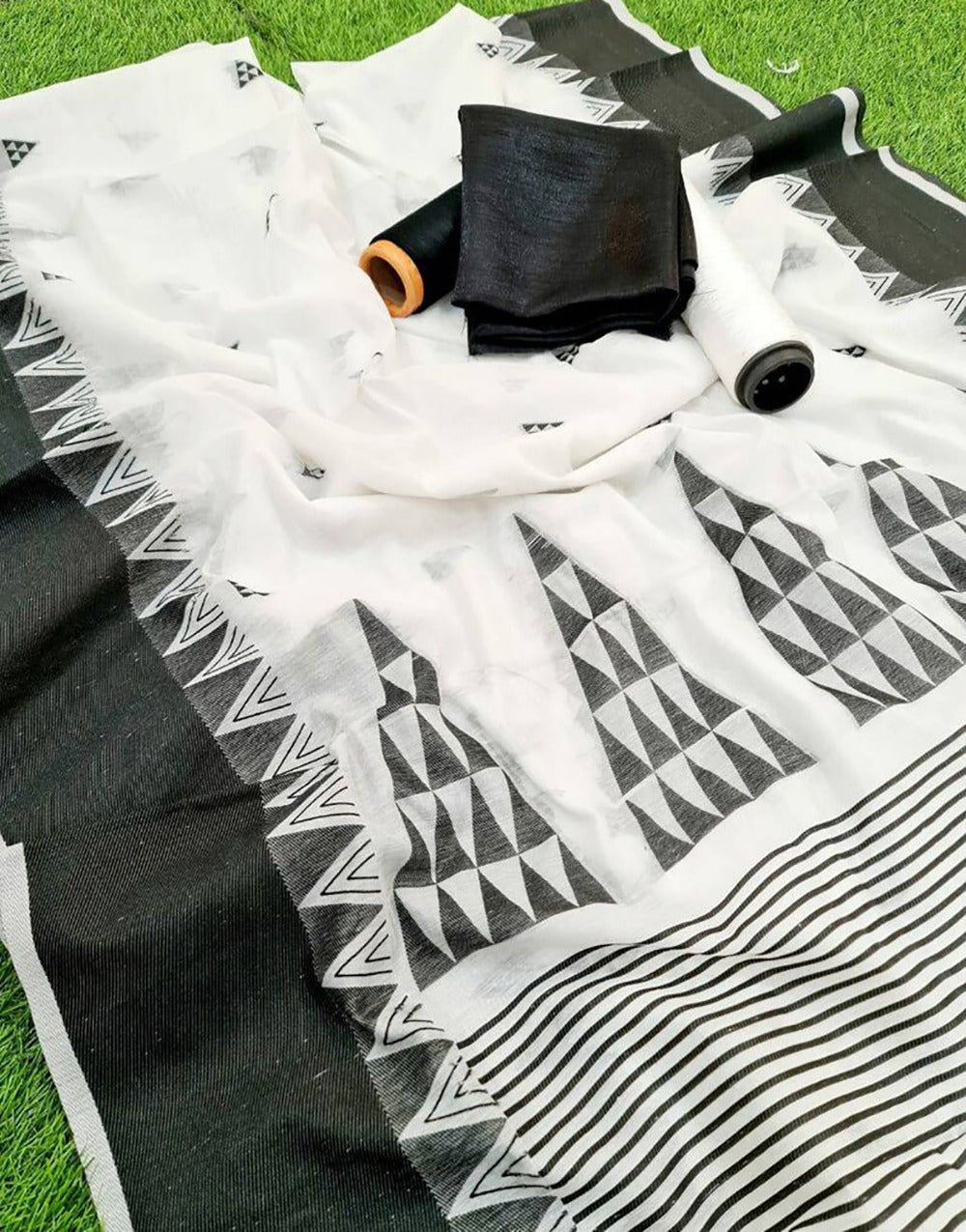 Shanvika Black & White Handloom Cotton Saree