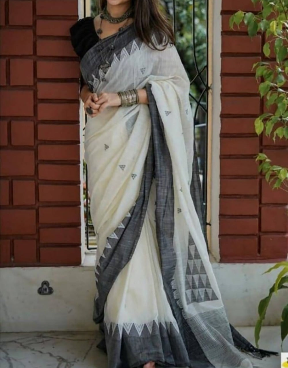 Shanvika Black & White Handloom Cotton Saree