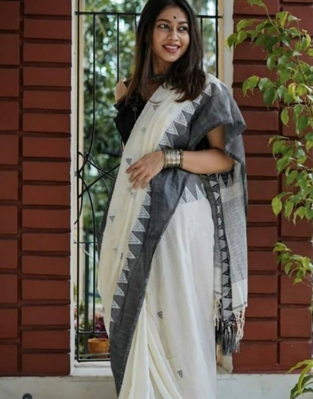 Shanvika Black & White Handloom Cotton Saree