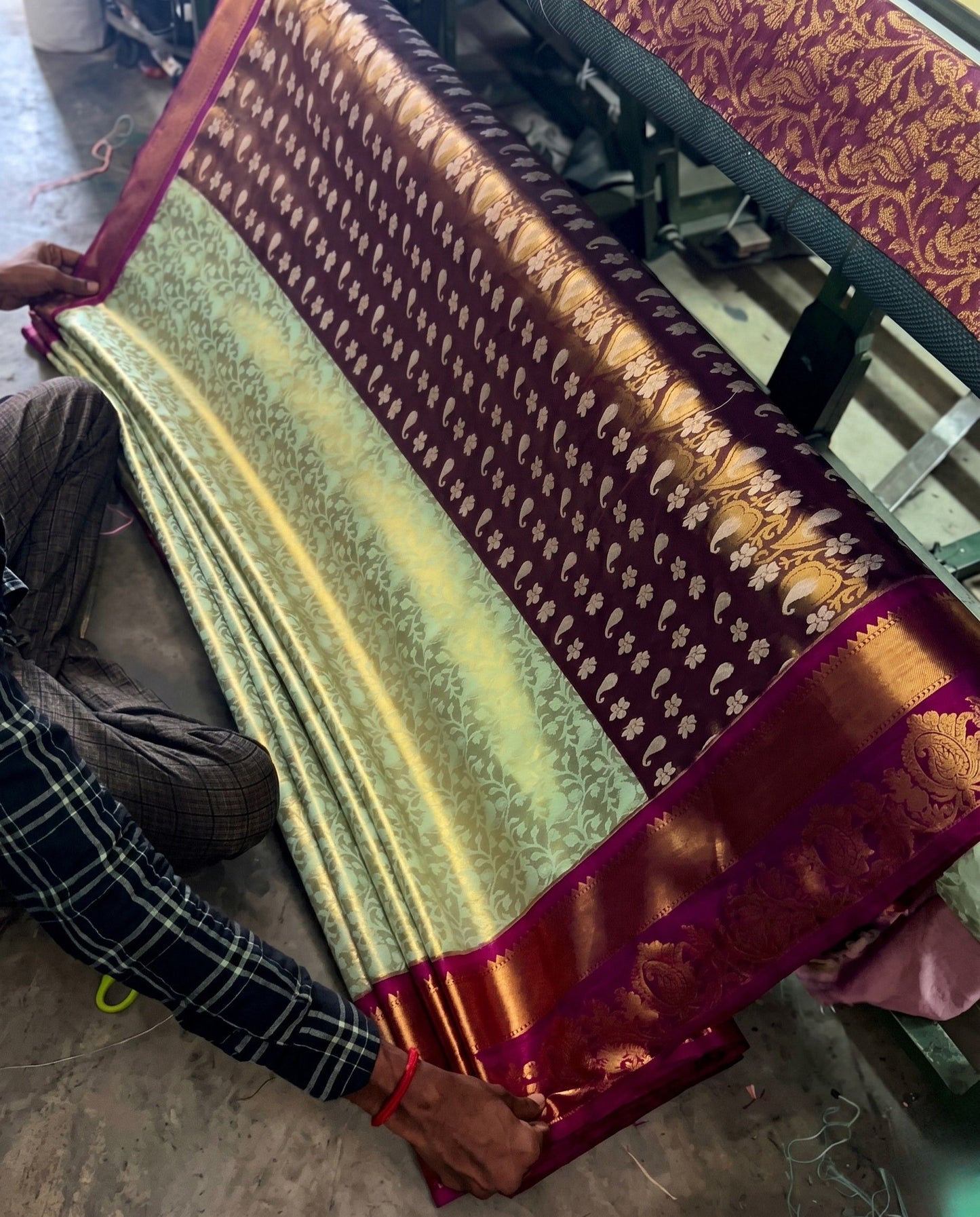 Ashita - Elegant Dual Tone Silk Saree With Rich Zari Work