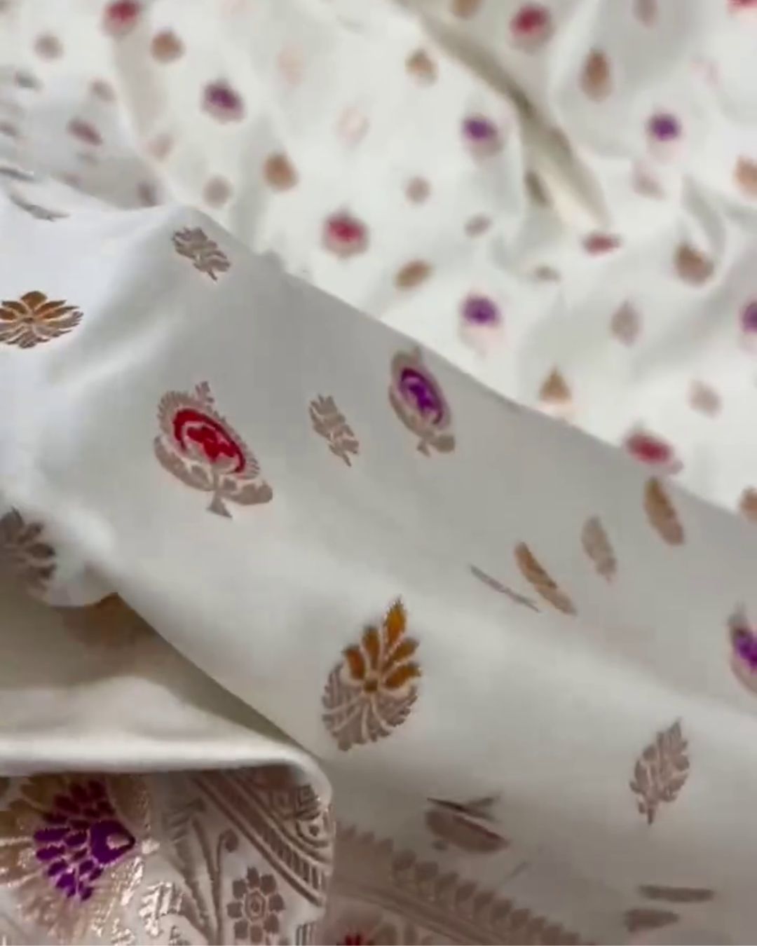 Mrinalini – White Satin Mashru Banarasi Saree with Meena Buta and Floral Zari Pallu