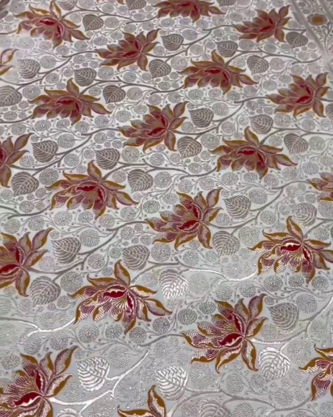 Mrinalini – White Satin Mashru Banarasi Saree with Meena Buta and Floral Zari Pallu