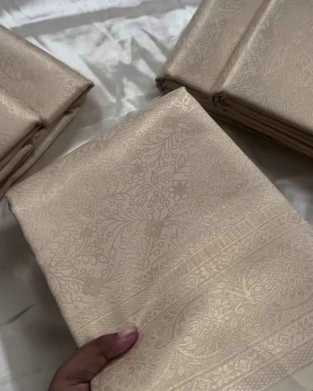 Ranjana – Off White Semi Brocade Soft Silk Saree with Floral Weave