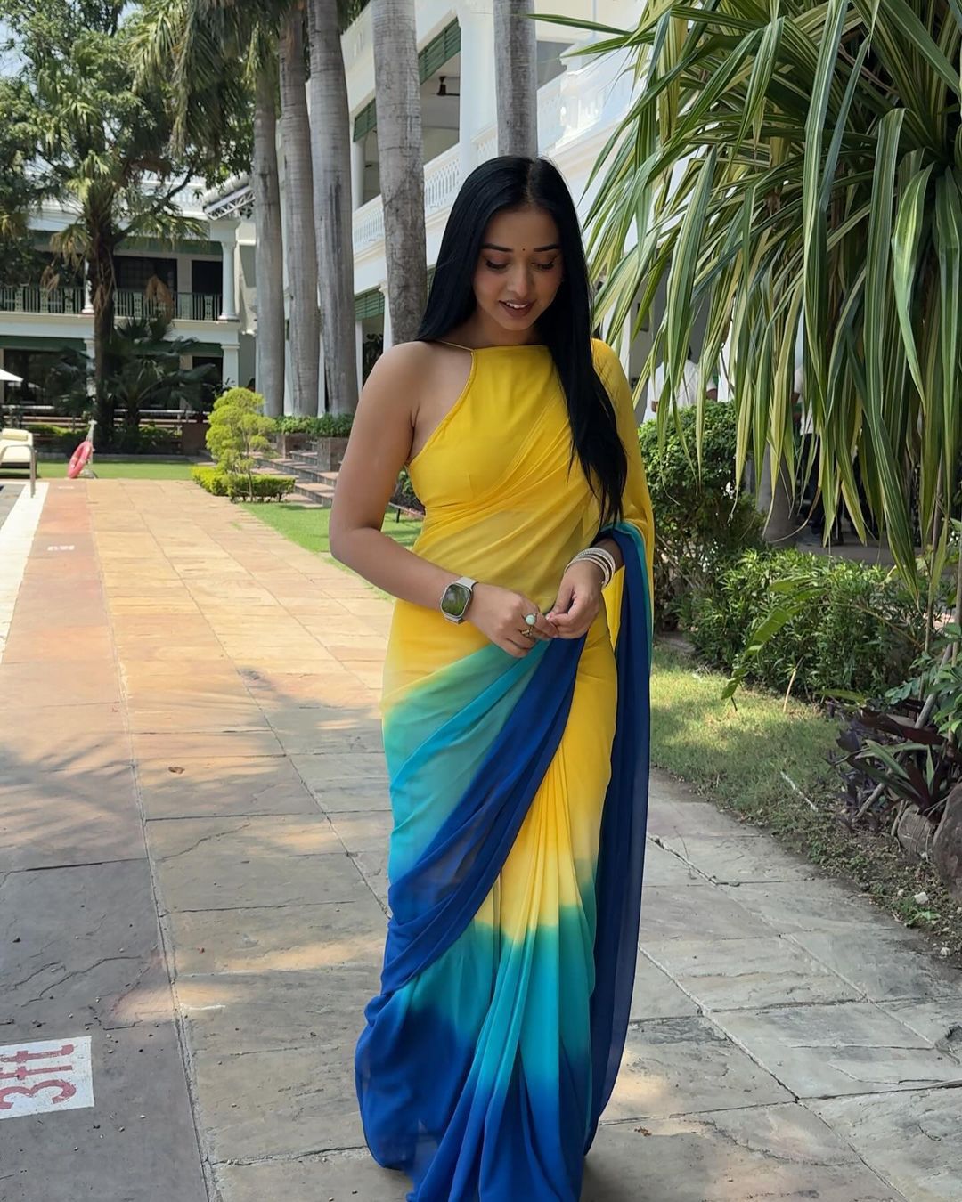 Zyra Yellow-Blue Ombre Georgette Saree